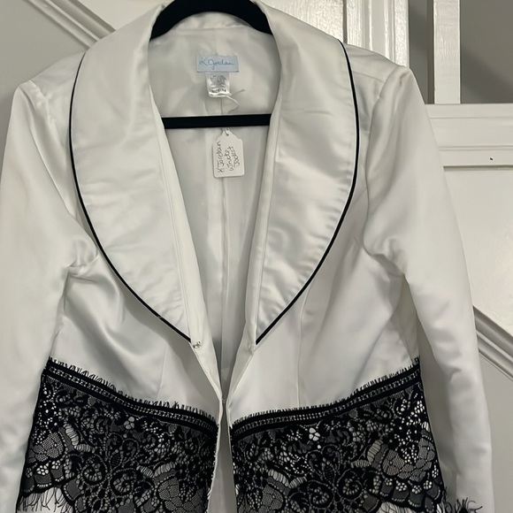 Elegant White and Black Lace Women's Coat - Picture 4 of 10